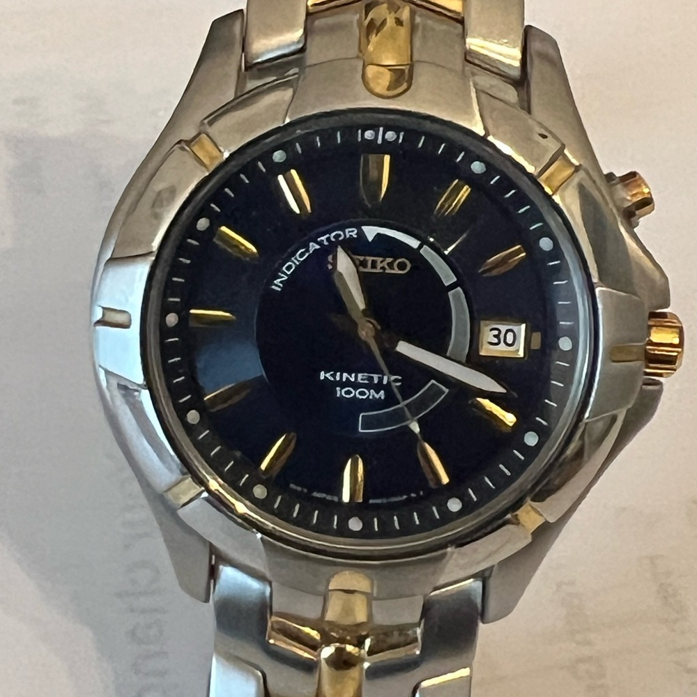 Seiko Two-Tone Kinetic Watch with Blue Dial - Picture 2 of 4